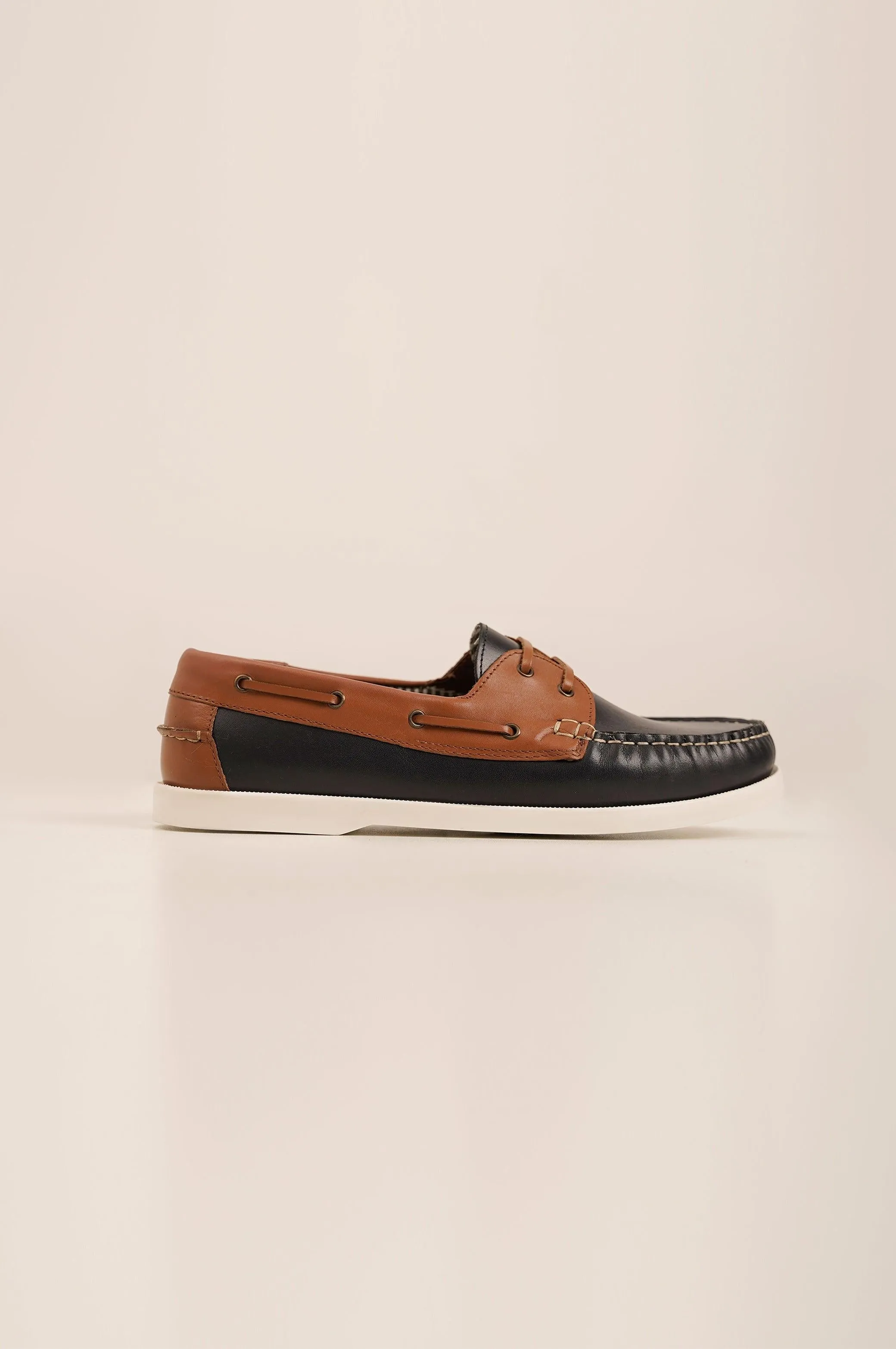 LEATHER BOAT SHOES