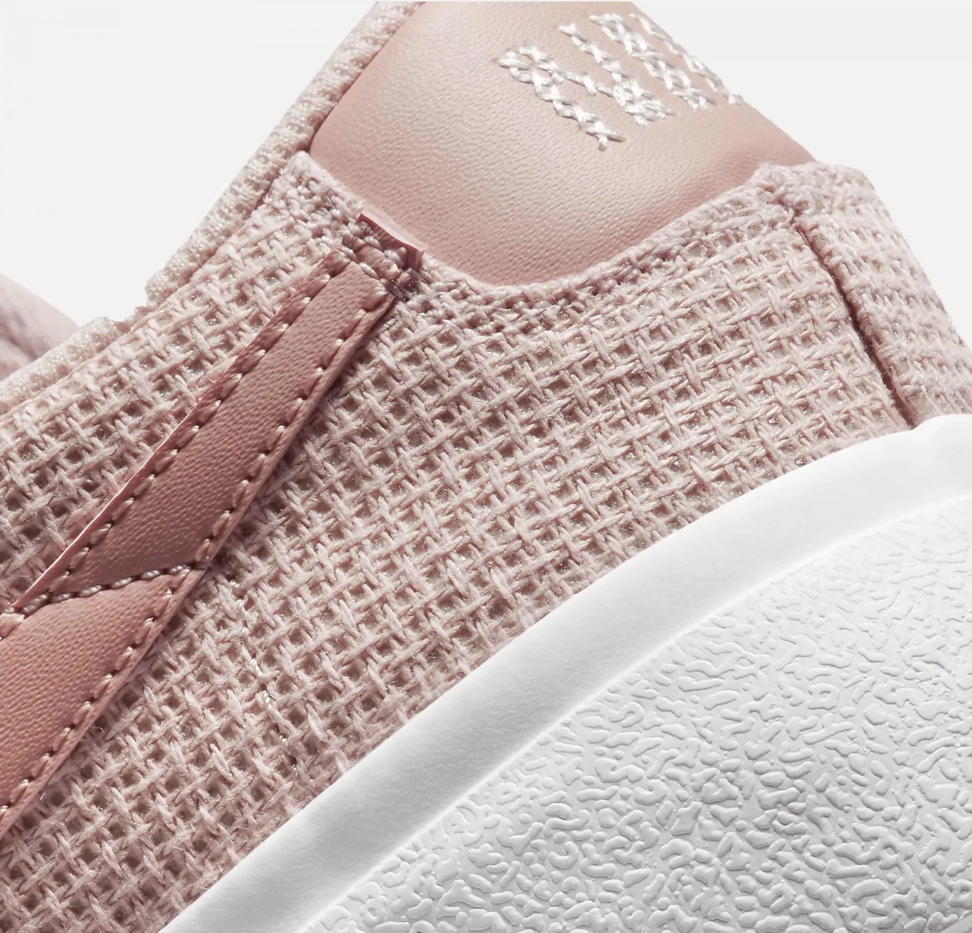 Nike | BLAZER LOW PLATFORM  { PINK OXFORD / SUMMIT WHITE