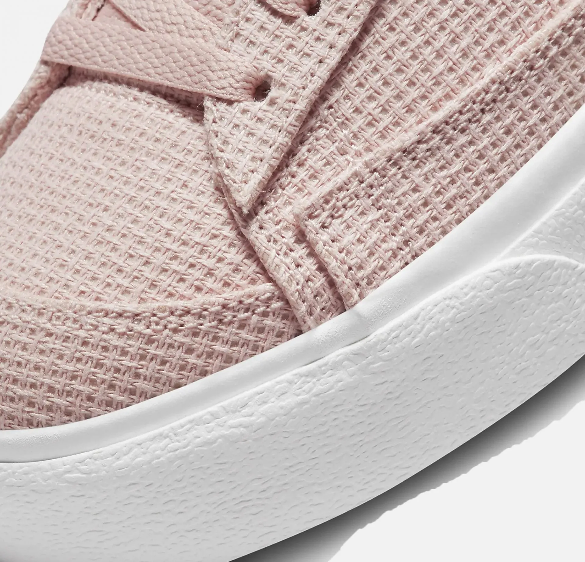 Nike | BLAZER LOW PLATFORM  { PINK OXFORD / SUMMIT WHITE