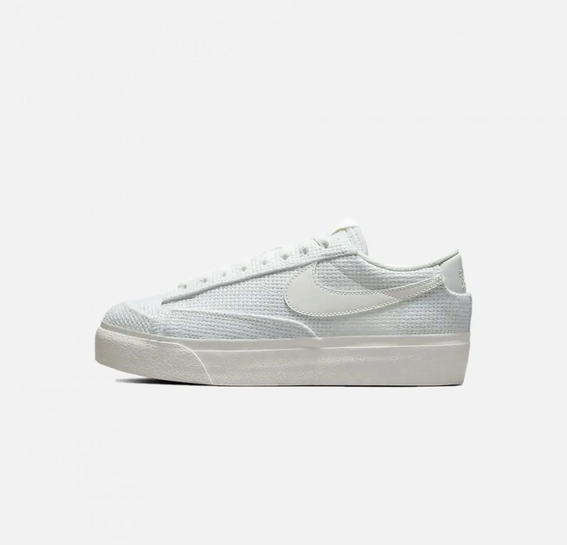 Nike | BLAZER LOW PLATFORM  { SUMMIT WHITE / FOSSIL