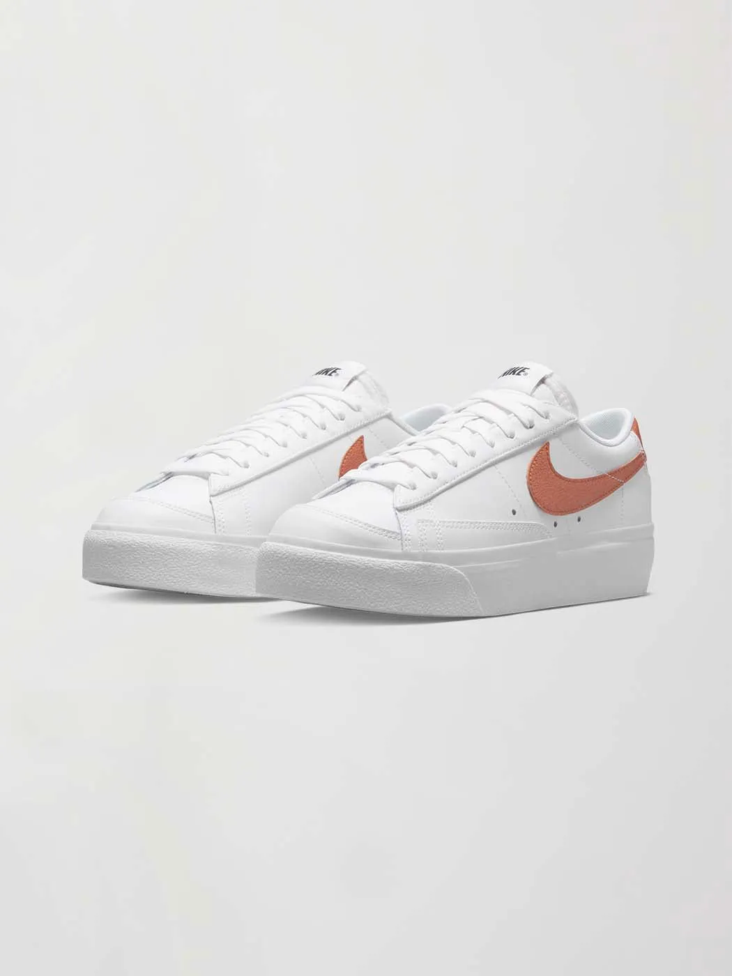 Nike Blazer Low Platform - WHITE/METALLIC COPPER-BLACK-SAIL