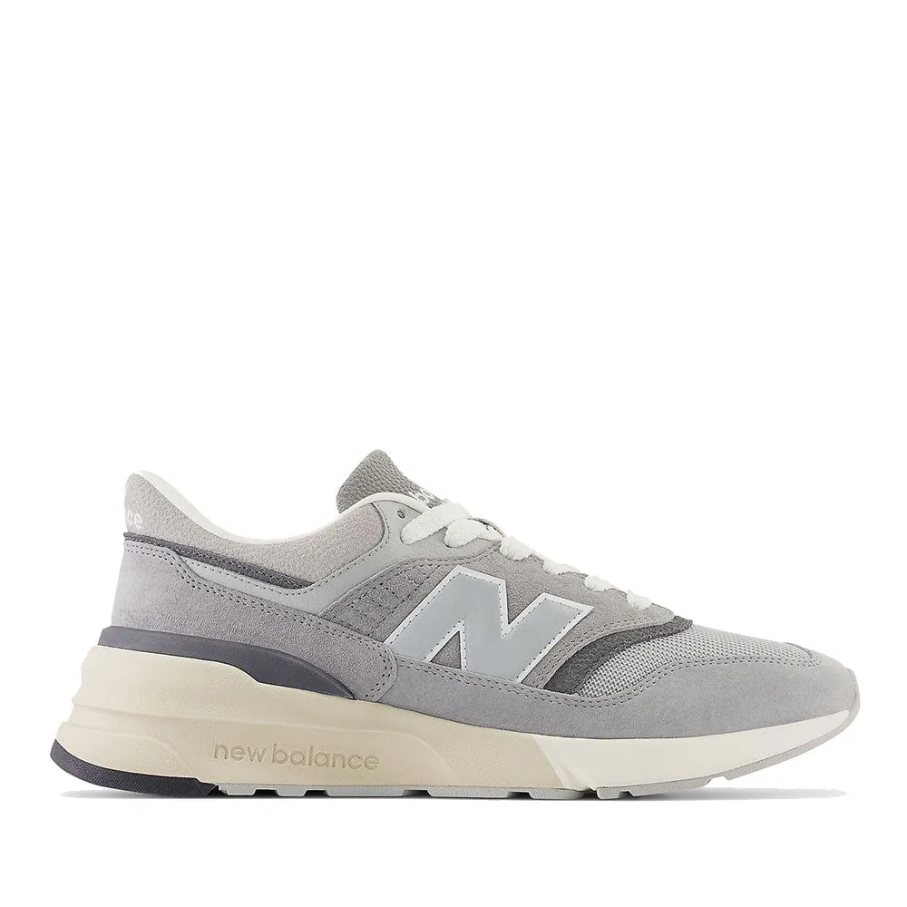 Scarpe Uomo NEW BALANCE Sneakers 997R in Mesh e Suede colore Shadow Grey e Rain Cloud