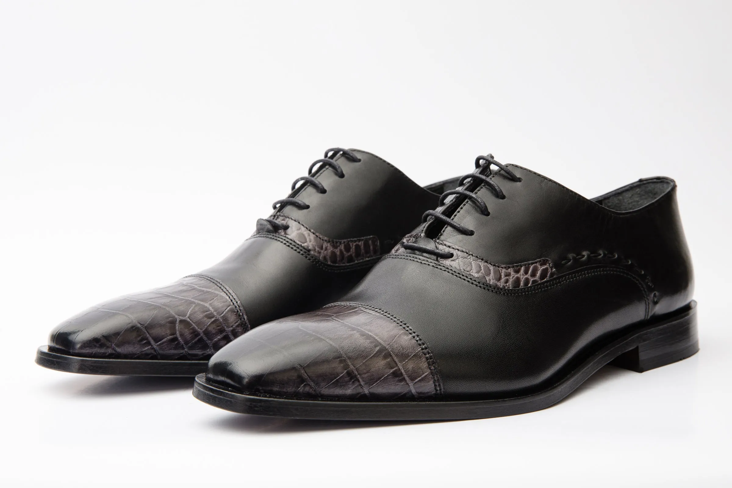 The Yukon Black Single Brogue Cap Toe Oxford Men Shoe