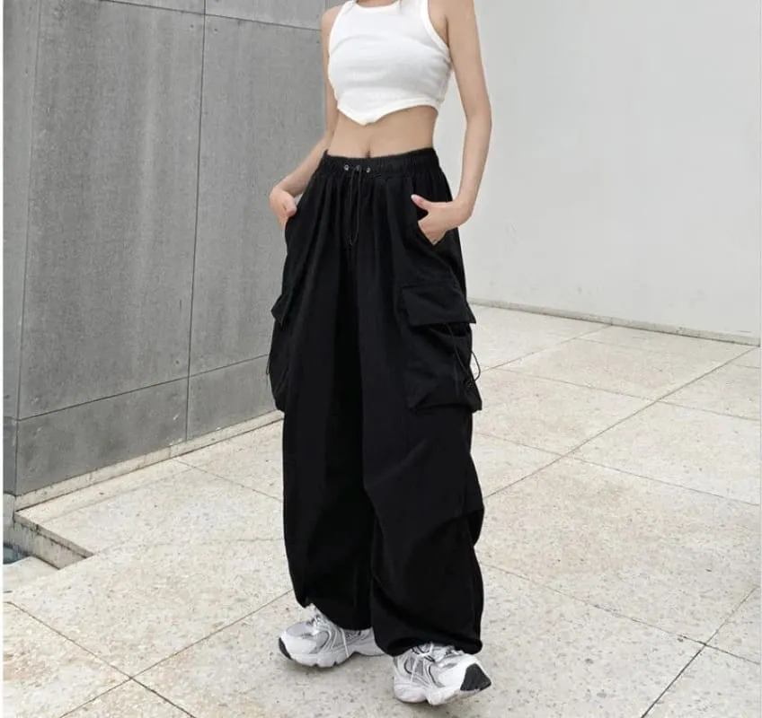 Women’s Black Wide Leg Cargo Pants with High Waist and Pockets