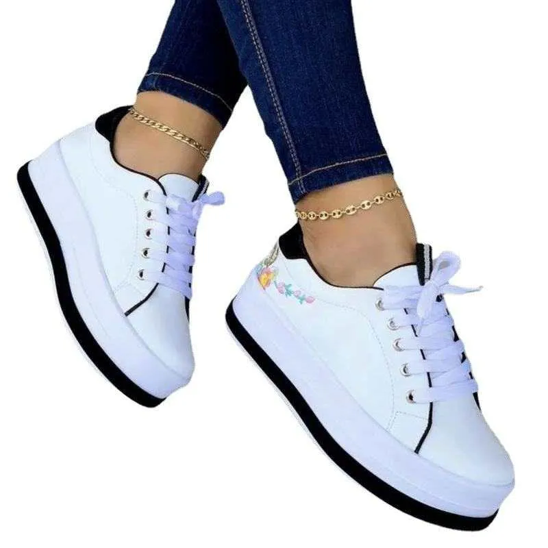 Women's Round Toe Platform Low Top Casual Sneaker