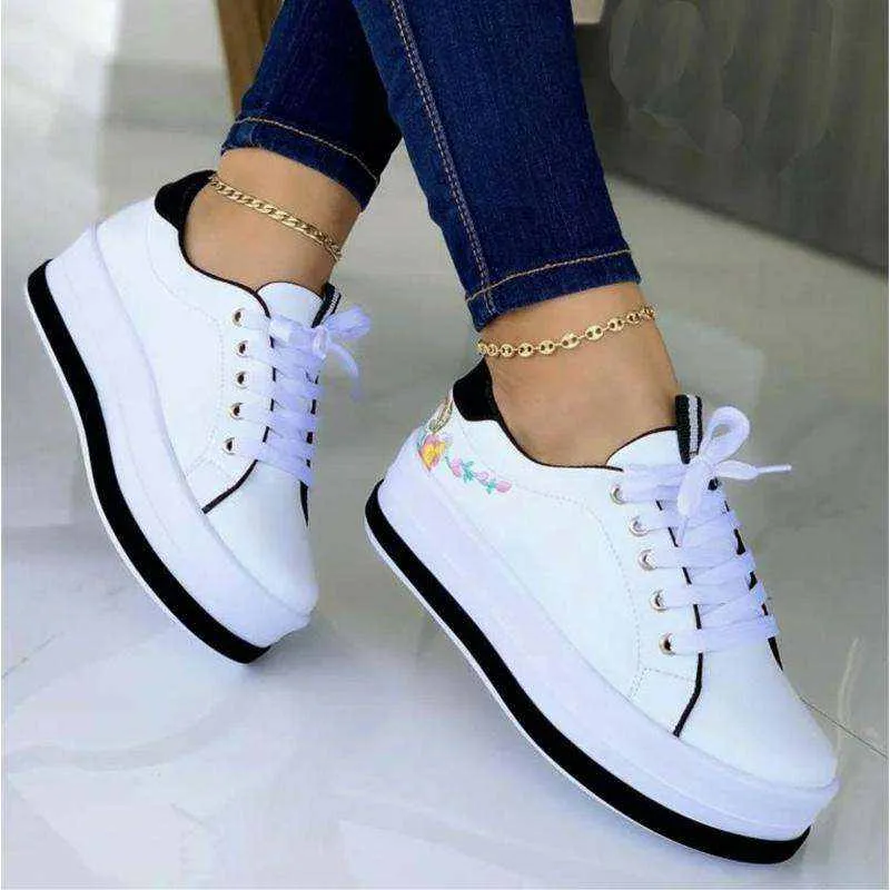 Women's Round Toe Platform Low Top Casual Sneaker